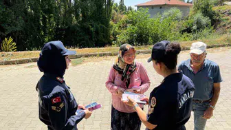 Afyon jandarmasından kapı kapı kadına şiddetle mücadele eğitimi