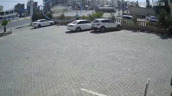 Nusaybin İpekyolu üzerinde tırın devrildiği o anlar kamerada