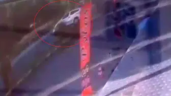 Şanlıurfa’da ticari araç refüje uçtu