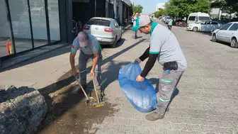 Nazilli Sanayisinde sabah mesaisi temizlikle başladı
