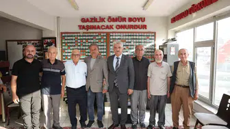 Vali Makas Kıbrıs gazilerini dernek binasında ziyaret etti
