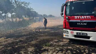 Bandırma kırsalında anız yangını korkuttu