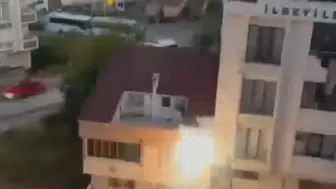 Arnavutköy'de havai fişek gibi patlayan elektrik direği mahalleyi sokağa döktü
