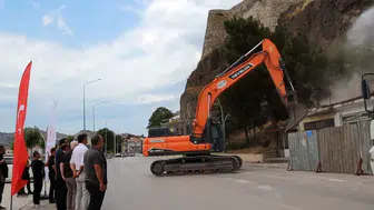 Osmancık Kalesi etrafındaki riskli binalar yerle bir ediliyor