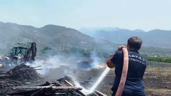 Dörtyol’daki ahşap atölyesinde alevler paniğe yol açtı