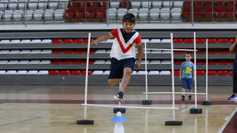 Sivaslı çocuklar parkurda ter döktü
