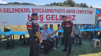 Jandarmadan köy meydanında dolandırıcılık ve güvenlik uyarısı