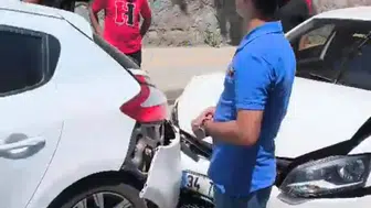 Bitlis'te otomobillerin çarpıştığı kazada can kaybı yaşanmadı