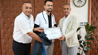 Zabıta memuru yeleğini çıkardı stetoskop taktı