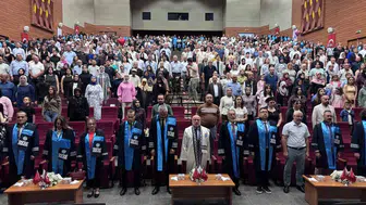 Kayseri Üniversitesi mezunları diplomalarını coşkuyla aldı