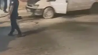 Elazığ’da trafikteki minibüs bir anda alev topuna döndü