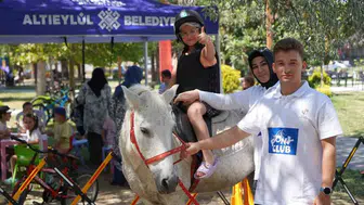 Balıkesirli çocuklar midillilerle ilk kez bir araya geldi