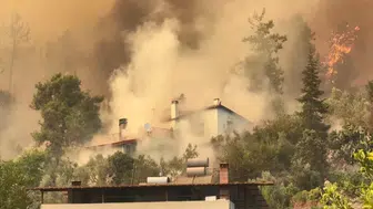 Fethiye orman yangını yerleşim yerlerini yutuyor