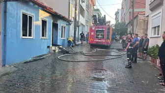 Küçükkuyu’da sabah saatlerinde ev yangını paniği