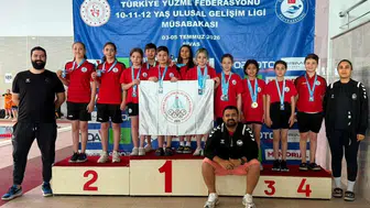 Kocaeli’nin genç yüzücüleri Sivas’ta madalyalara ambargo koydu