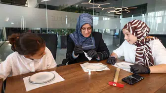 Kırık parçaları birleştirip aile bağlarını güçlendiriyorlar