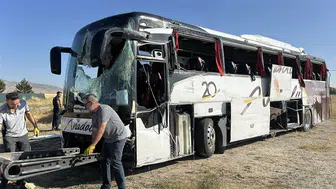 Kütahya yolunda otobüs kazası 31 kişi yaralandı