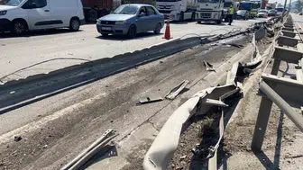 Kocaeli’de tır dehşeti Bariyerleri aşıp karşı şeride daldı