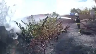 Sivrihisar'da bahçe yangını evi yutmadan durduruldu