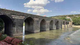 Diyarbakır’da termometreler 40 dereceyi gösterince tarihi sokaklar sessizliğe büründü