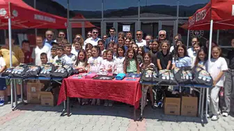 Devrek'te öğrencilere yüzme seti sürprizi