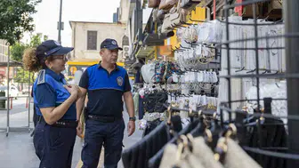 Mersin'de kaldırımları işgal eden esnafa yeni düzenleme