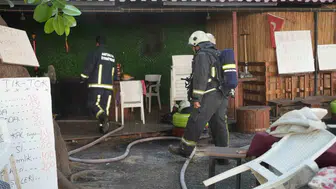 Antalya'da zabıta uyarısına öfkelenen esnaf dükkanını yaktı
