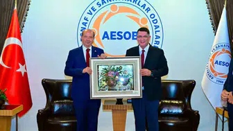 Ersin Tatar Antalya esnafıyla bir araya geldi