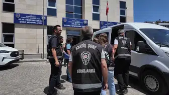 Çalıntı araçları sahte kimlikle satan şebekeye büyük darbe