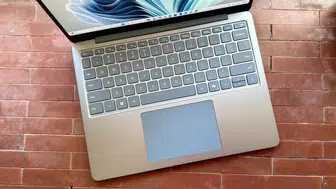 Yeni Surface Laptop 8 GB RAM ile güncel işlerde sınıfta kalıyor