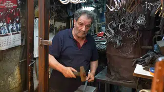Gaziantep’te demir ustaları 100 derece sıcakta ekmek mücadelesi veriyor