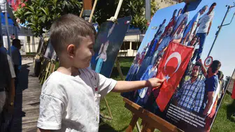 Dursunbey 15 Temmuz gecesini meydanda fotoğraflarla andı