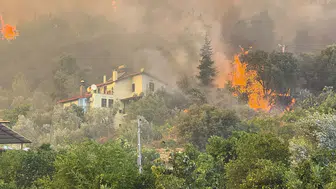 Fethiye’de orman yangını evlere sıçradı
