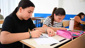 Aydınlı çocuklar yaz tatilini sanatla renklendiriyor