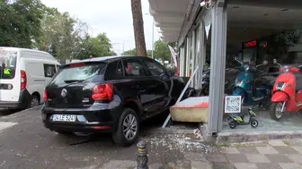 Kadıköy'de sabah trafiğinde dükkana dalan otomobil ortalığı birbirine kattı