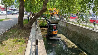 Gemlik Çarşı Deresi temizleniyor