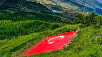 Giresun'daki Hünkar Kalesi'nde dev bayrak yeni görünümüne kavuştu