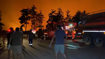 Fethiye ormanlarında gece yarısı yangın paniği