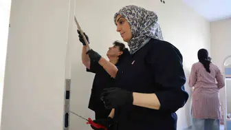 Elazığlı öğretmenler ellerine fırçayı aldı pansiyonu yeniliyor