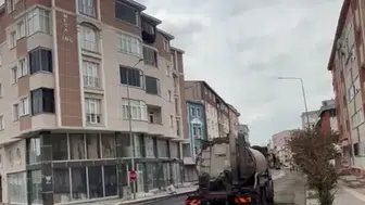 Kars’ın ana arterleri sıcak asfaltla yenileniyor