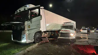 Samsun'da hasta taşıyan ambulansla TIR çarpıştı 6 yaralı