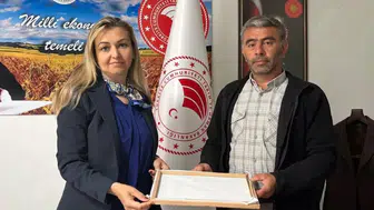 Burhaniye’de ipek böceği üretimi çiftçiye yeni kapı açtı