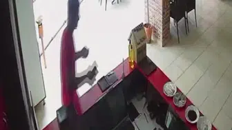 Adana'da bisikletli hırsızın tuvalet bahanesiyle yaptığı vurgunlar