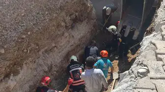 Malatya’da yol inşaatında toprak kaydı 2 işçi yaşamını yitirdi