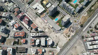 İzmir'de yarım kalan üst geçit tepki çekti