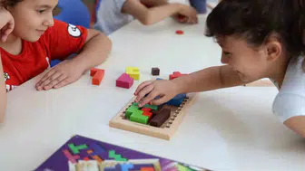 Aydınlı çocuklar yaz tatilini strateji oyunlarıyla verimli geçiriyor