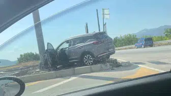 Burdur yolunda iki otomobil çarpıştı