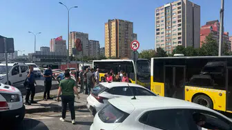 Beylikdüzü E-5 yan yolda iki halk otobüsü çarpıştı