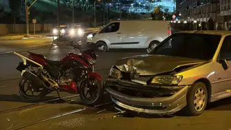 Eskişehir’de kavşak kazası Motosikletli iki kişi hastanelik oldu