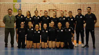 Rize’nin voleybolcu kızları şampiyonluk için sahaya iniyor